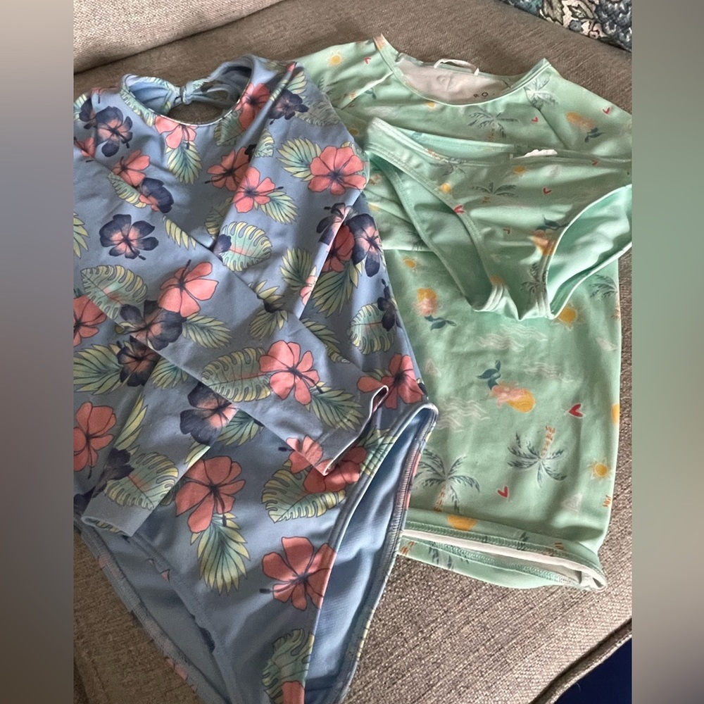 Set of 2 Girls Roxy swimsuits size 6